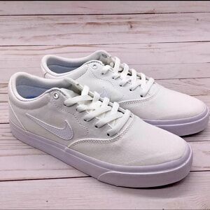 Nike SB Charge CNVS White CD6279-100
New in box missing lid Men’s size 11